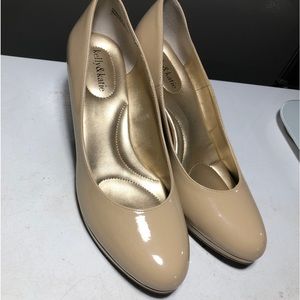 Kelly & Kattie Shoes 11 M Isabel Pump High Heels Slip On Tan Faux Leather